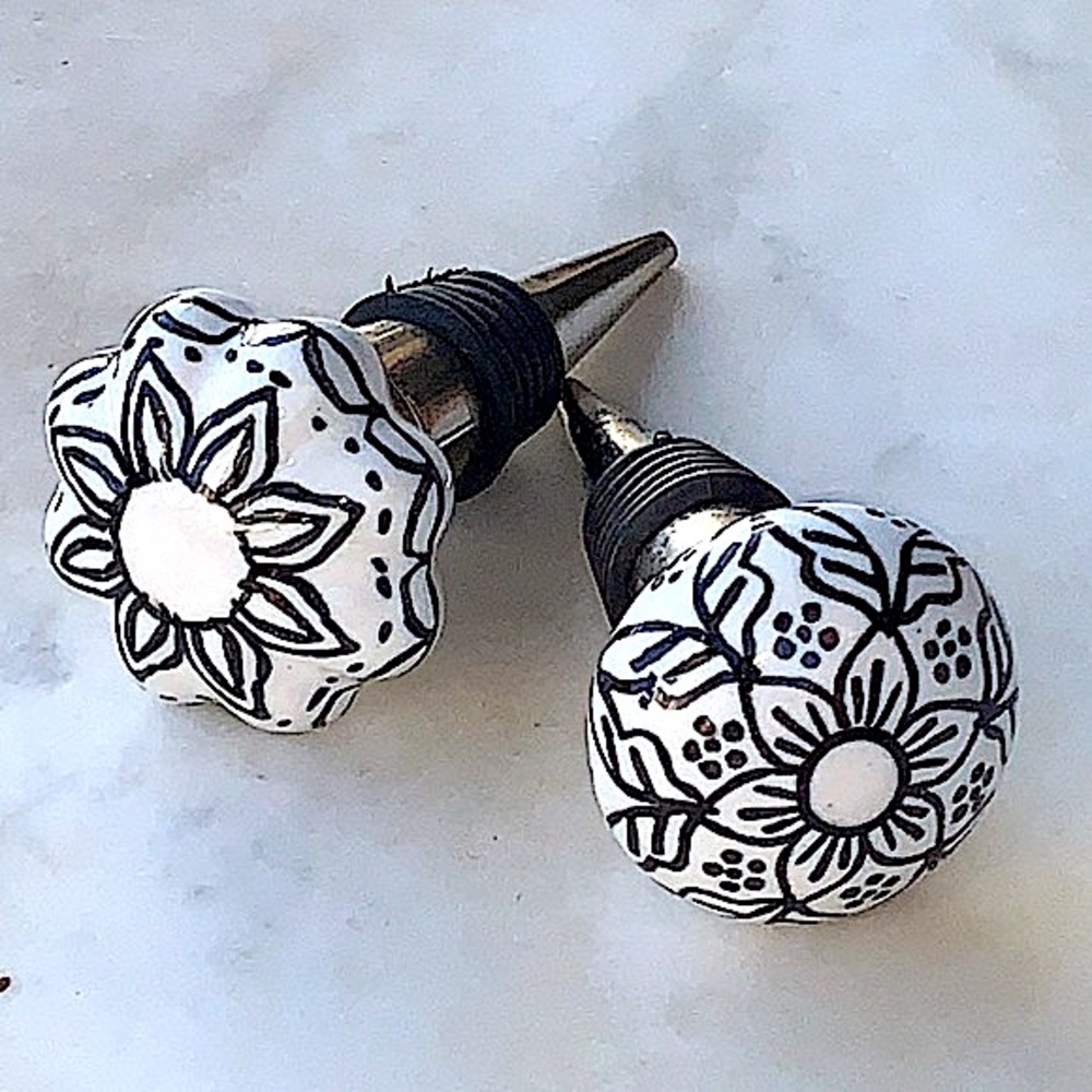 CASA DECO BOTTLE STOPPERS BLACK WHITE DESIGN